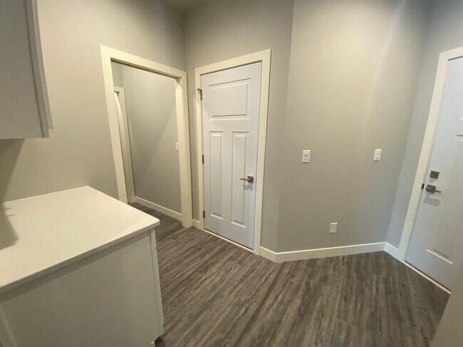 Building Photo - Updated 3 bed, 2 bath Horace Home!!