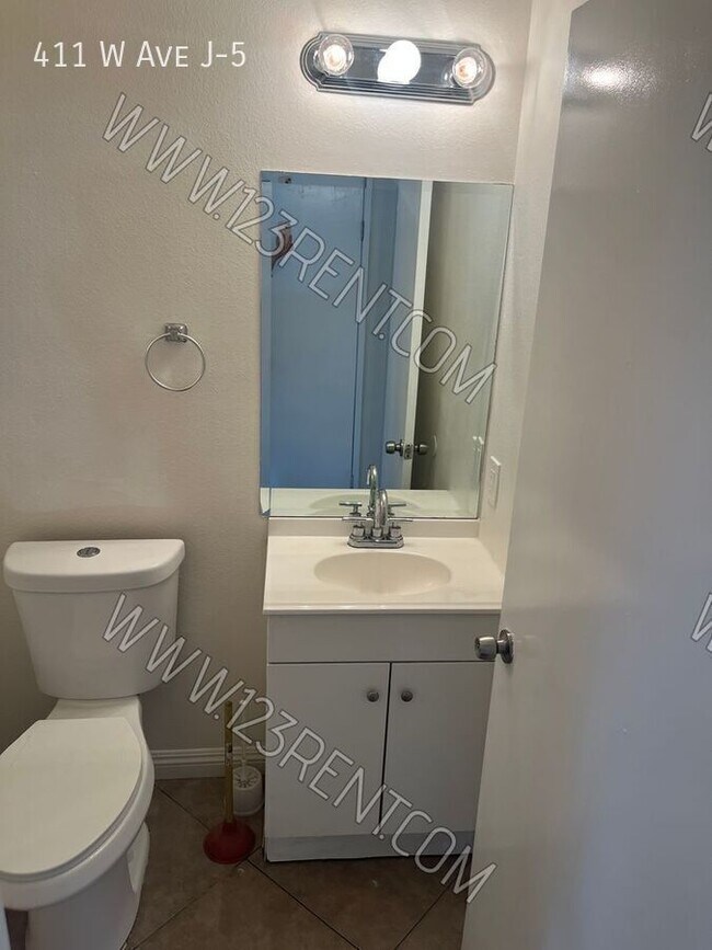 Building Photo - 411 W Ave J-5