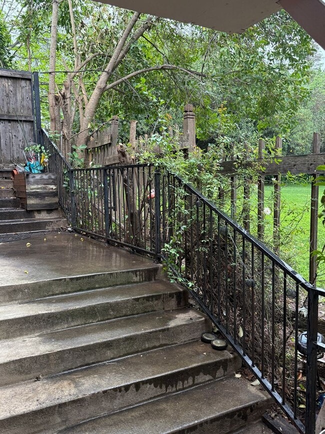 Building Photo - 100 Olive St