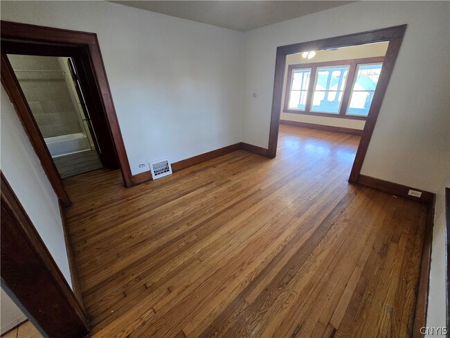 Building Photo - 322 Spring St