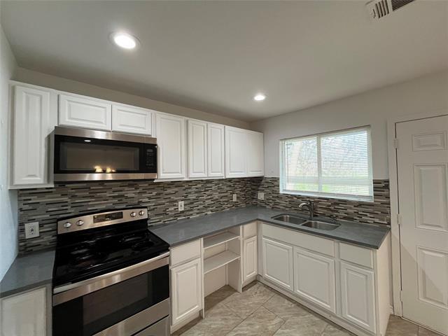 Building Photo - 5828 Lazy River Dr