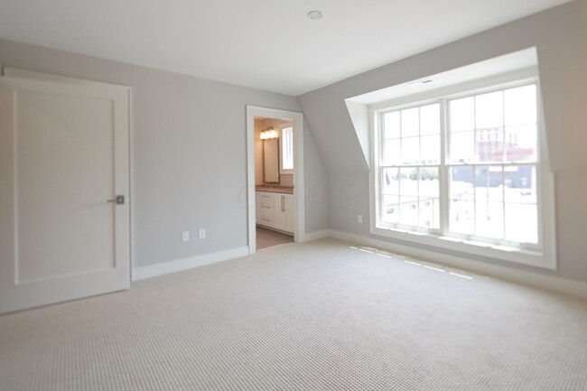 Building Photo - 84 N 6th St