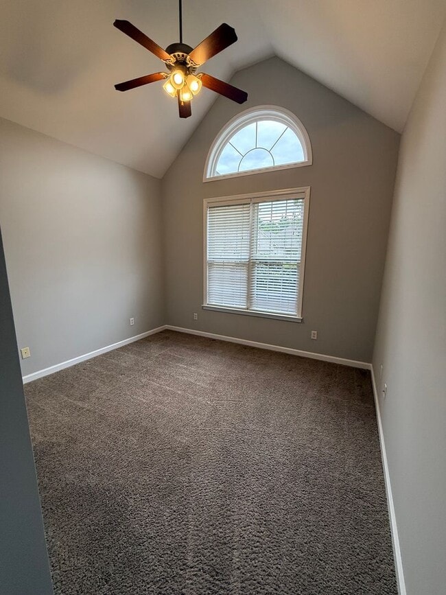 Building Photo - 2 Bedroom Townhome for Rent in Stonewall F...