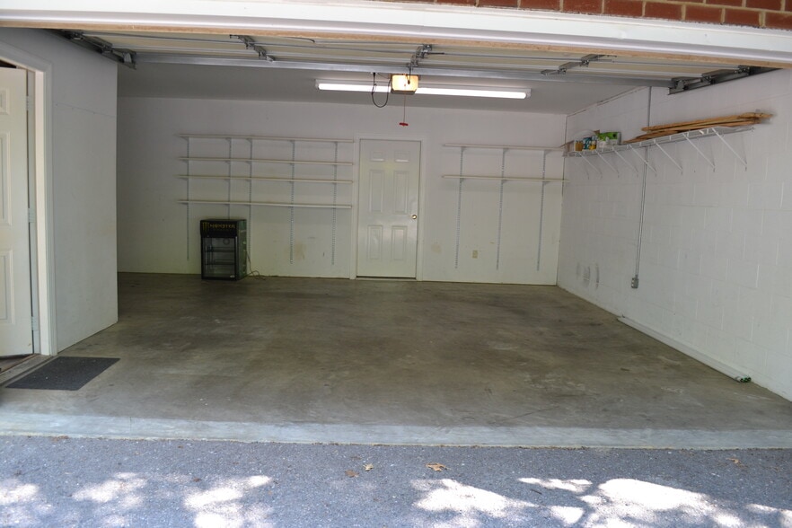 Building Photo - 545 Silver Leaf Dr