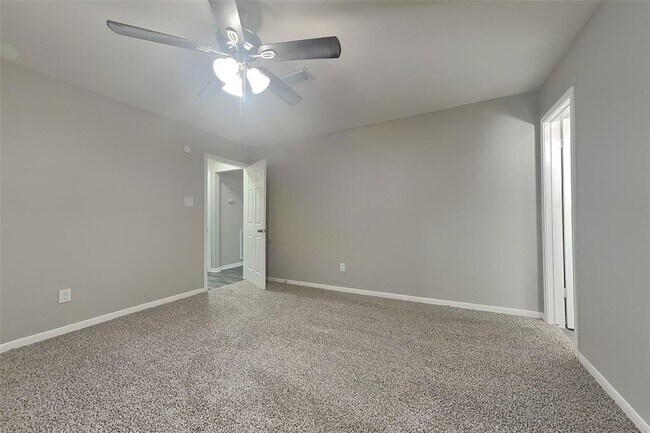 Building Photo - 2602 Clear Ridge Dr