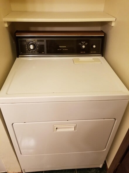 DRYER - 511 Constitution Ave S