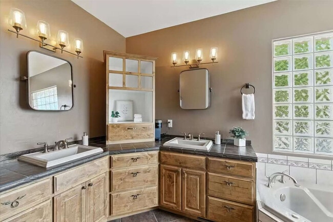 Building Photo - 1670 South Maddi-SI ID1475807P