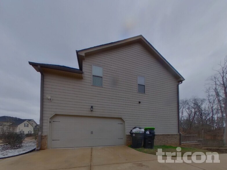 Building Photo - 20 Silver Peak Dr