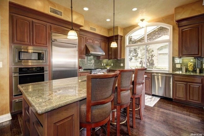 Building Photo - Absolutely Stunning Home in Fabulous Pavil...