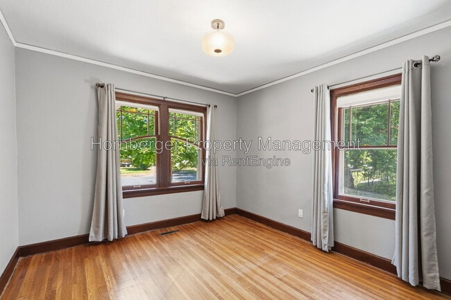 Building Photo - 1210 S Maple St