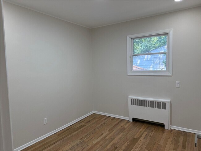 Building Photo - 5 2nd Rd