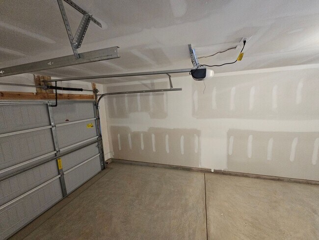 Building Photo - Brand new Townhome in Newton