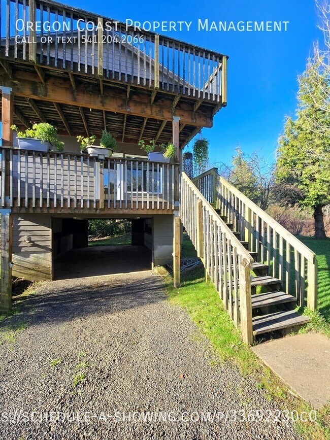 Building Photo - 1025 Wilson River Loop