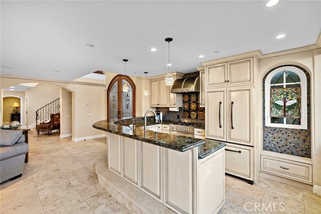 Building Photo - 900 E Balboa Blvd