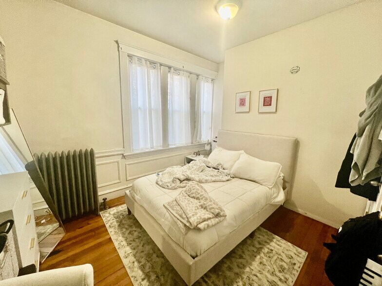 Building Photo - 322 Saint Paul St