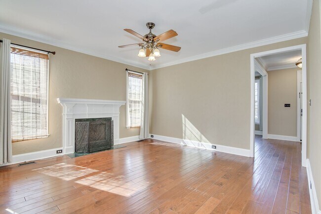 Building Photo - Large 3 Story Home in Evans!
