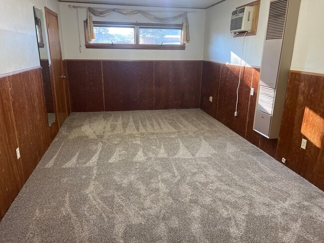 Building Photo - a charming 3 Bed 2 Bath House