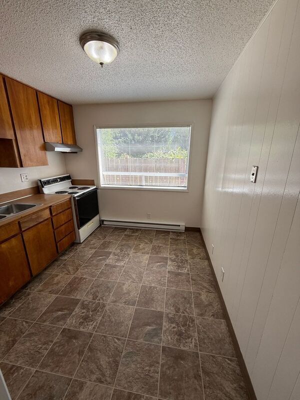Building Photo - 550 SW Levens St
