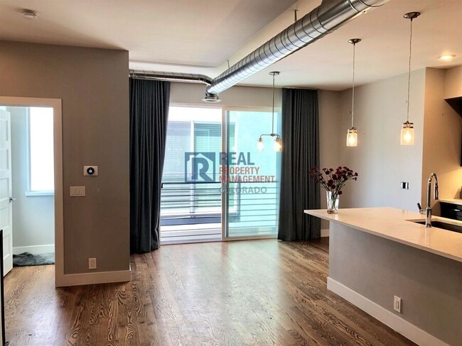 Building Photo - 4922 Lowell Blvd