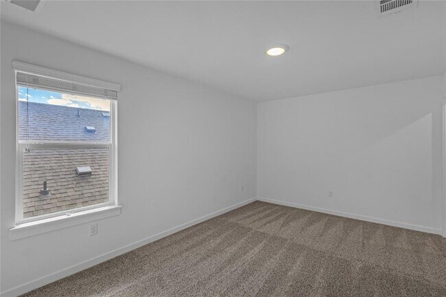 Building Photo - 1925 Ruger Pass