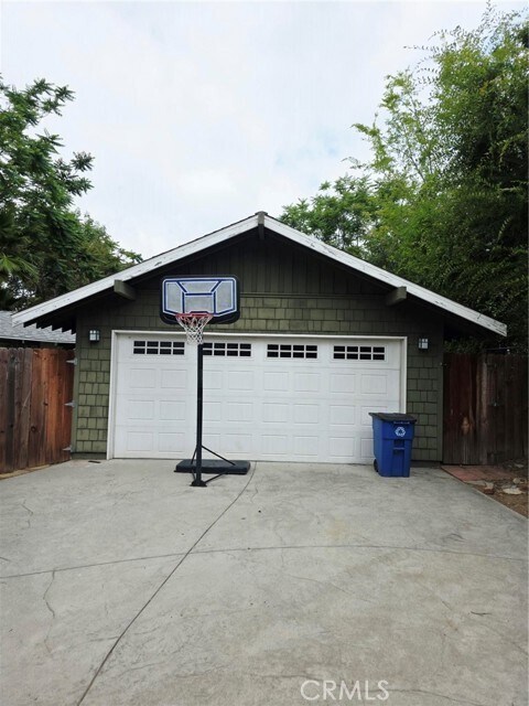 Building Photo - 2121 Garfield Ave