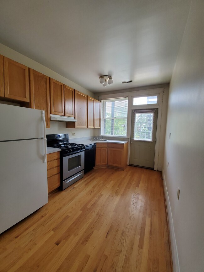 Building Photo - 5861 Nina Pl