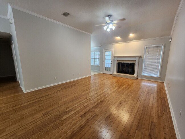 Building Photo - Southern Charm and Modern Comforts Await in this Exquisite Valdosta Home
