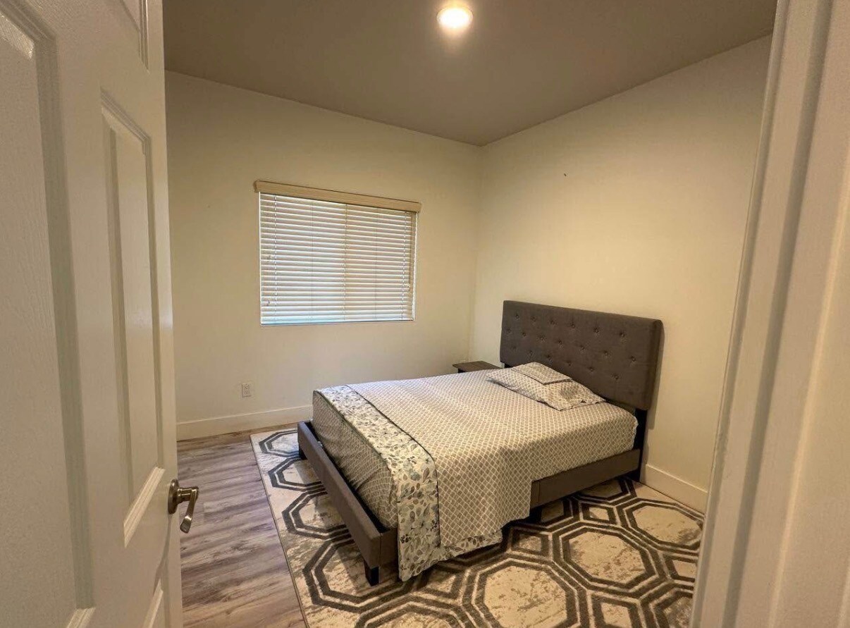 Building Photo - 237 Shadow Dance Dr