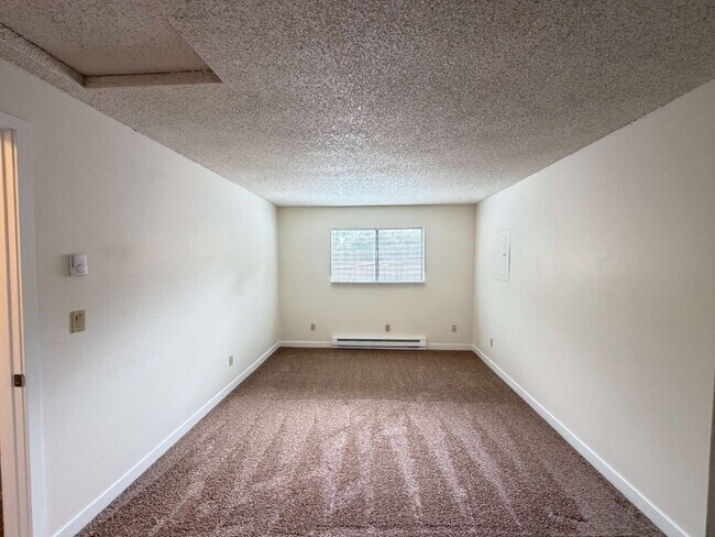 Building Photo - 2-Bedroom Near Mt. Tabor