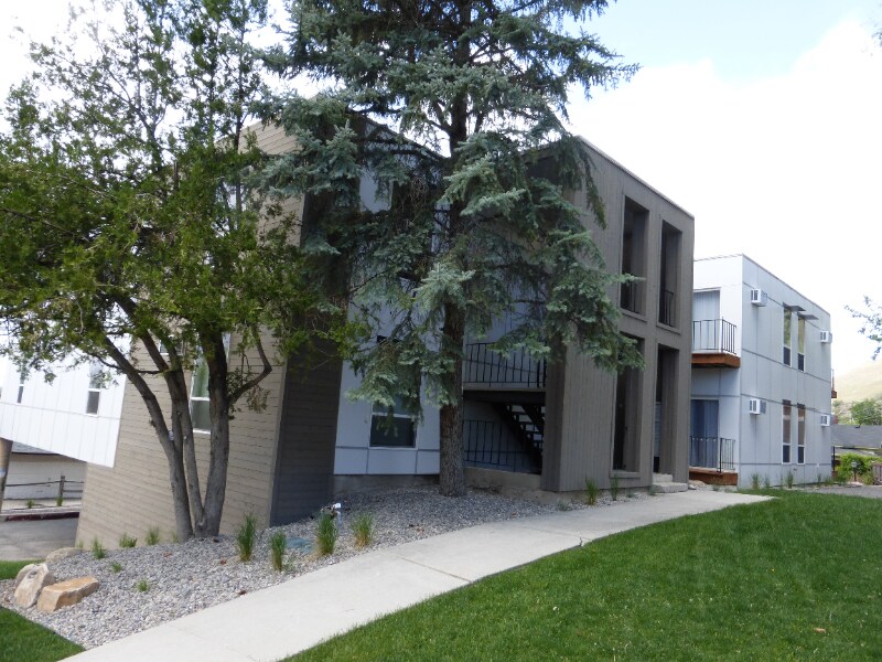 Building Photo - 172 W Clinton Ave