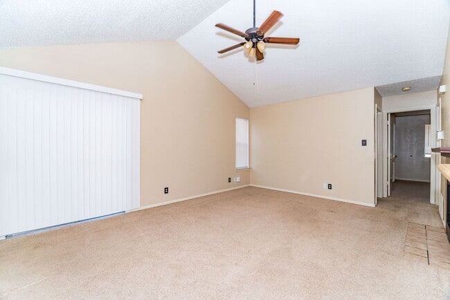 Building Photo - 2-BEDROOM DUPLEX