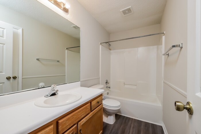 Building Photo - 909 Havenridge Dr