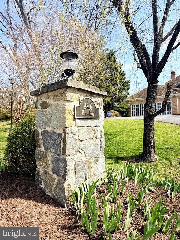 Building Photo - 9809 Hall Rd