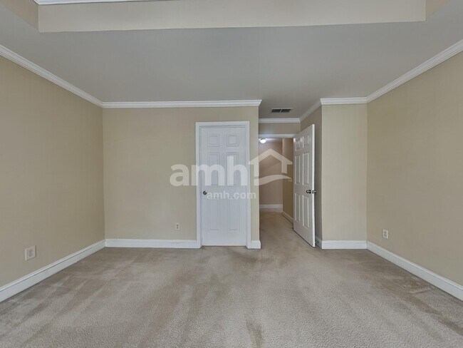 Building Photo - 2116 Benchmark Dr SW