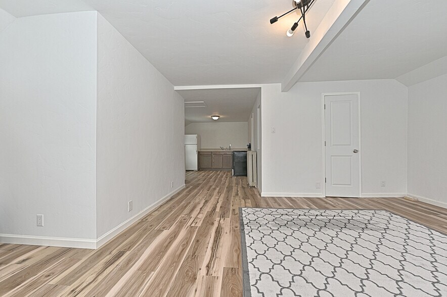 Building Photo - 2316 2nd Ave W