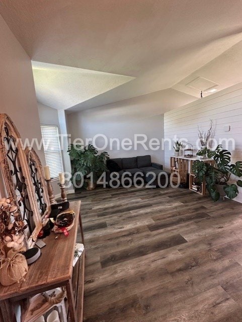 Building Photo - This property offers a NO DEPOSIT option available for qualified renters!