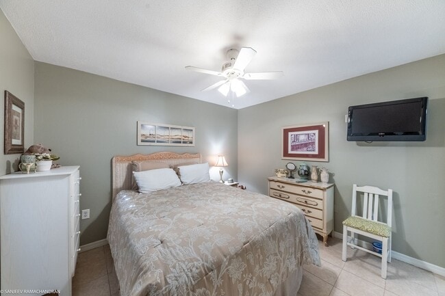 Building Photo - TURNKEY FURNISHED RENTAL ON GOLF COURSE. GROUND FLOOR UNIT