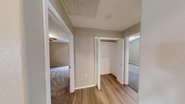 Building Photo - Oakwood Manor