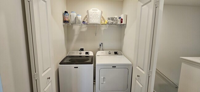 Building Photo - 2227 Glacier St