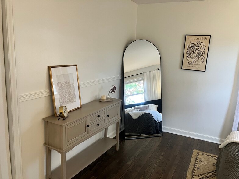 Primary bedroom - 9100 Grandview Ave