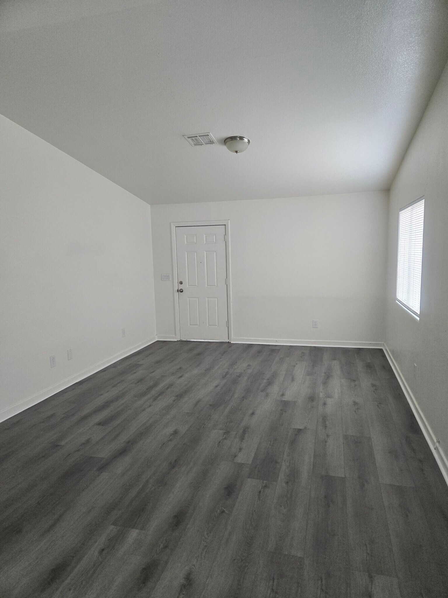 Building Photo - 1280 Blankenship Ave