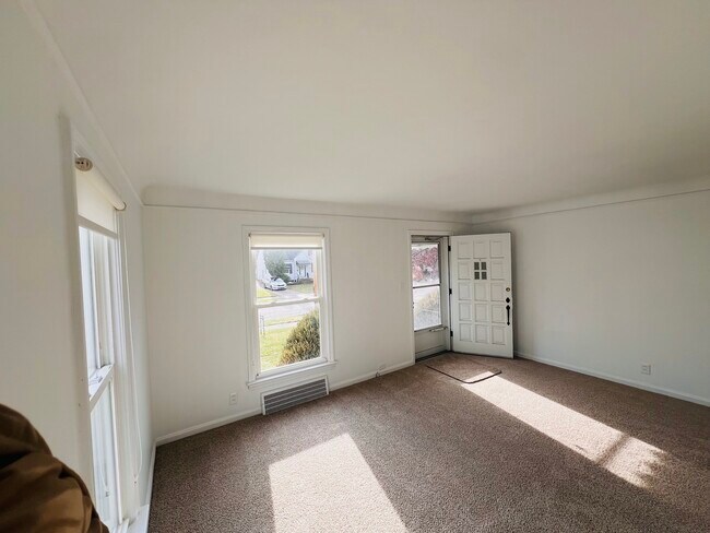 Building Photo - 123 Gould Ave