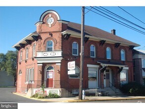 Building Photo - 122 N Main St