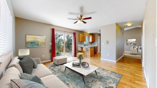 Building Photo - Spacious 3-Bed,2.5-Bath Home with Fenced Yard