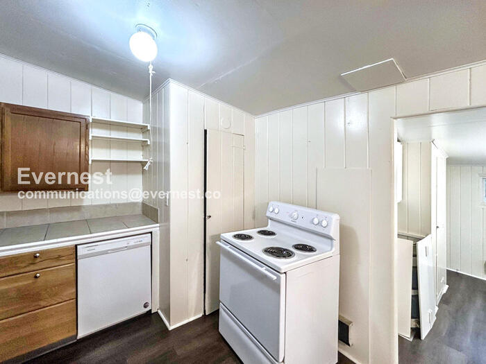 Building Photo - 110 1/2 W Cheyenne Rd