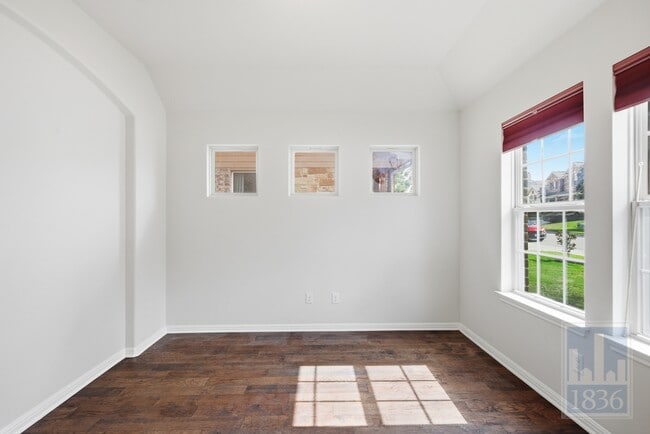 Building Photo - 8336 Paola St