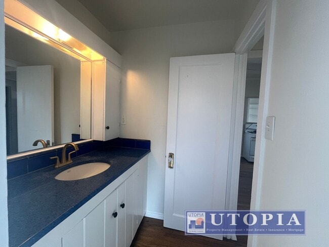 Building Photo - Charming Victorian Home with 3 bedrooms an...