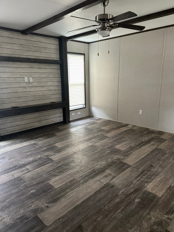 Building Photo - 5565 Bermuda Dr