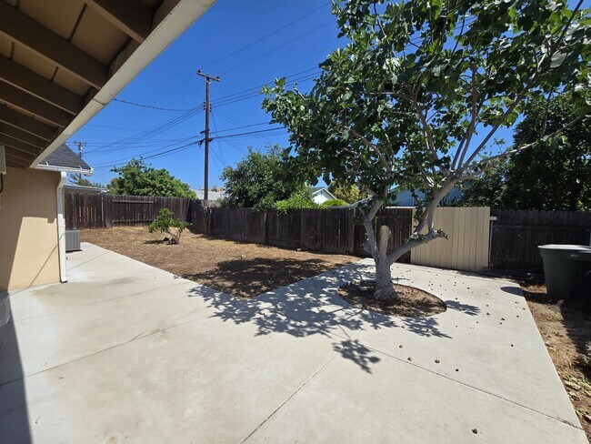 Building Photo - Beautiful 4 Bedroom Home