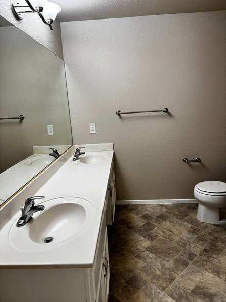 Building Photo - 2251 Wigwam Pky